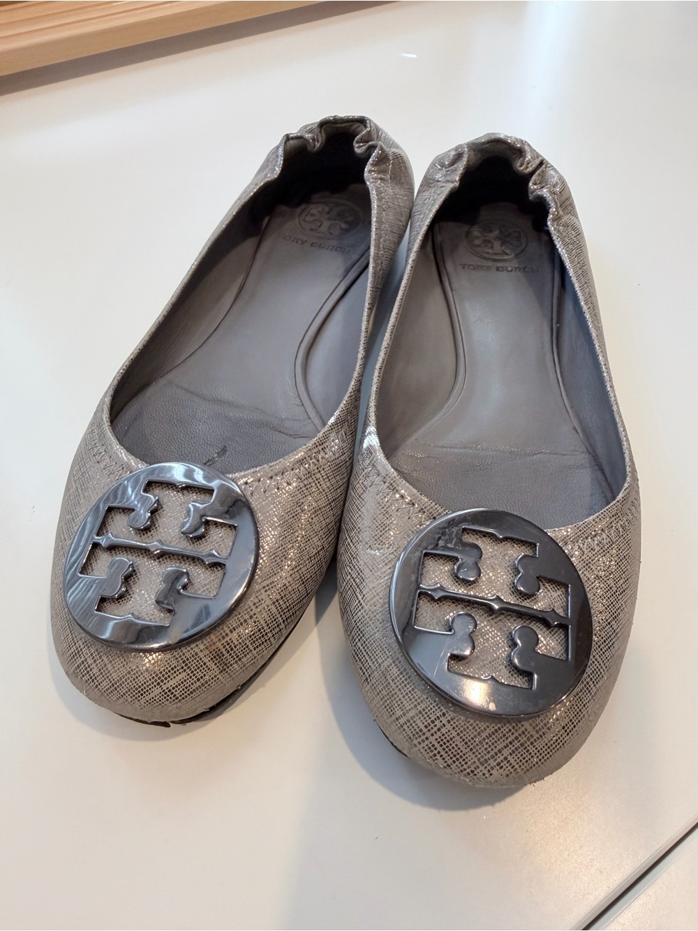 Women’s Tory Burch Silver-Gray Reva Logo Ballet Flats used size 9m